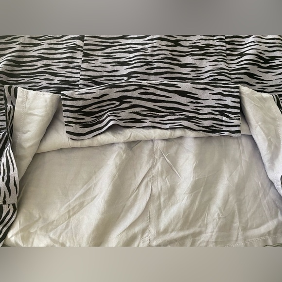 NWT Pull&Bear Lavender & Black Zebra Print Mini Skirt Size Large L Y2K Women’s - Picture 4 of 5